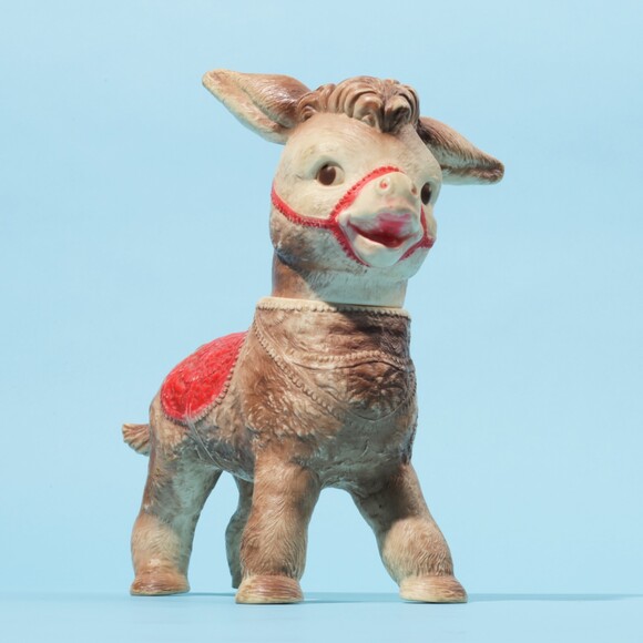 Vintage large squeak toy doll Sun Rubber Co donkey red saddle swivel head 60s - Picture 2 of 10